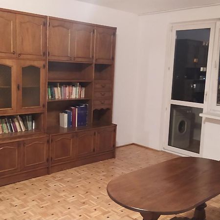 Uroczy Apartament Z Bezplatnych Parkingiem Varşovia Exterior foto
