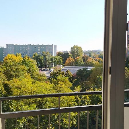 Uroczy Apartament Z Bezplatnych Parkingiem Varşovia Exterior foto