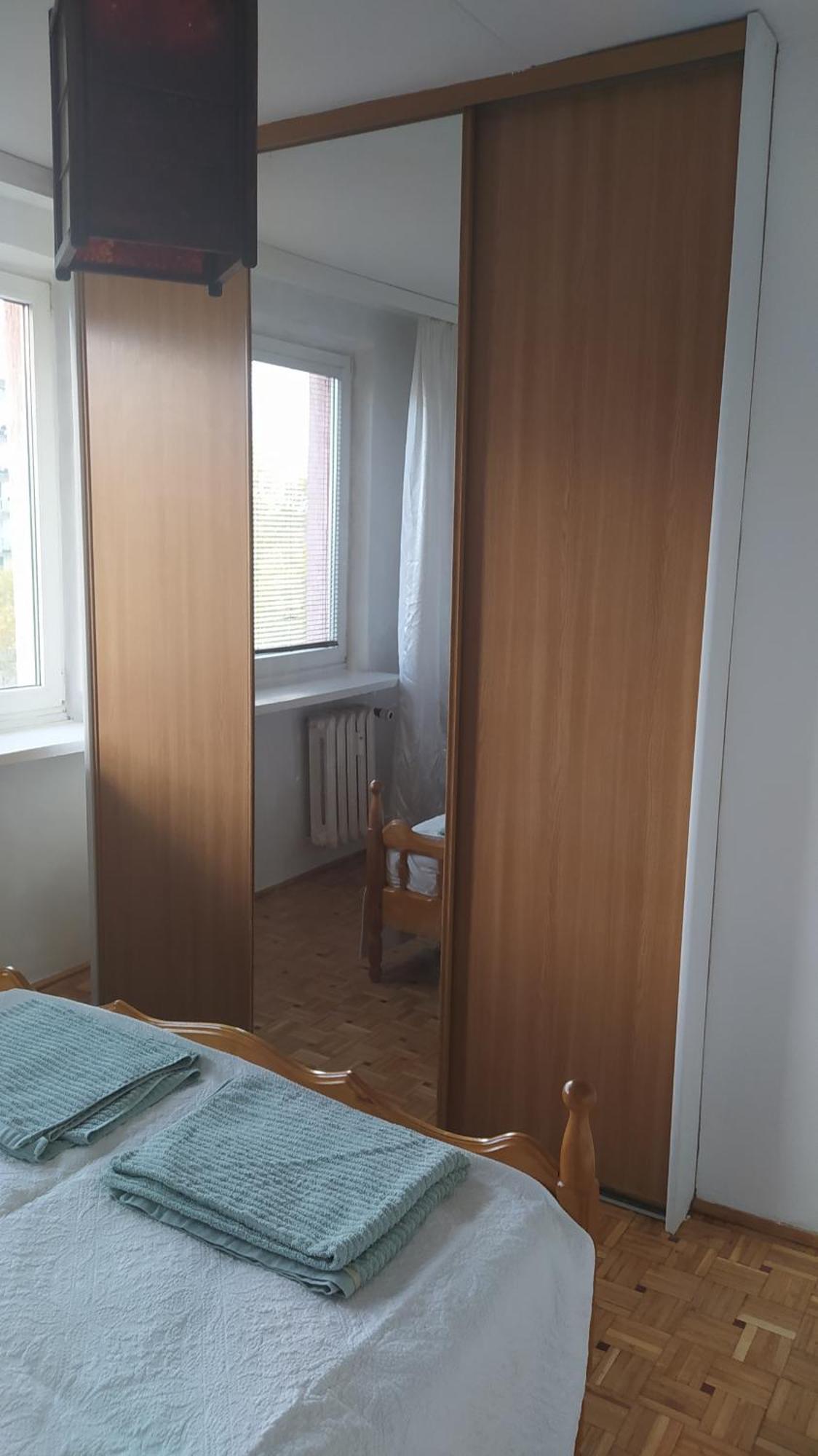 Uroczy Apartament Z Bezplatnych Parkingiem Varşovia Exterior foto