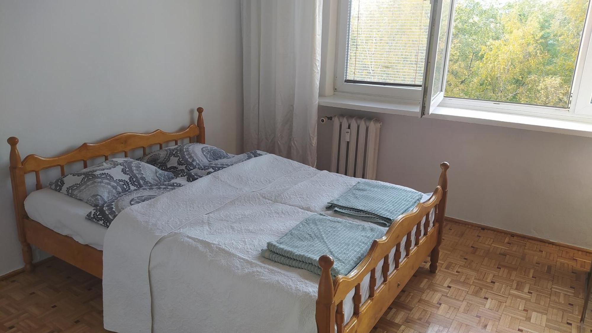 Uroczy Apartament Z Bezplatnych Parkingiem Varşovia Exterior foto
